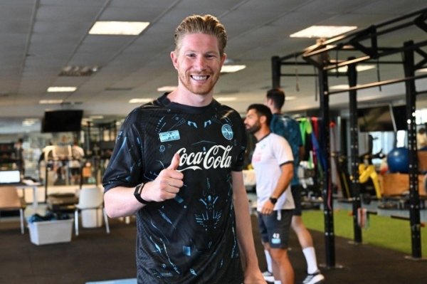 Benitez: Tuổi của De Bruyne kh