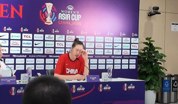 Han Xu rơi nước mắt trong cuộc